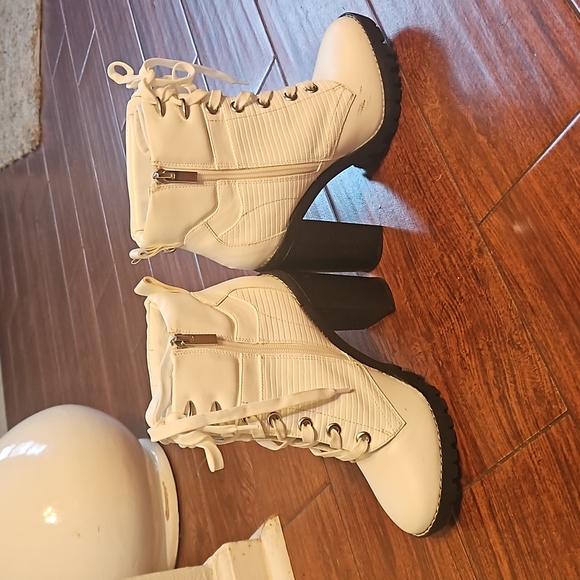 BCBG booties - Picture 4 of 10
